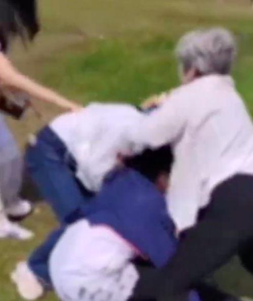 山西老太太爆料新闻视频,揭秘当地惊人真相！  第1张